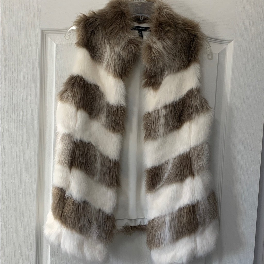 White House Black Market Ivory & Mocha Chevron Stripe Fur Vest Size Extra Small